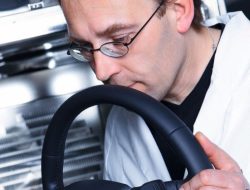 Nyium Mobil  Aja Dibayar Jutaan