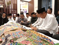 Nuraini, Dimakamkan di Hari yang sama dengan Suami