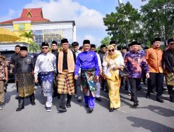 Bersama Ribuan Warga Kabupaten Kampar Se-Riau, Pj Bupati Kampar Apresiasi Bagholek Godang.