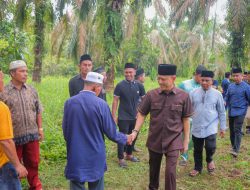 Pj Bupati Kampar Lepas Jenazah Khairul Amri ke Desa Batu Langka Kecil Kec. Kuok