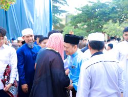 Pj Bupati Kampar Hambali Laksanakan Ibadah Shalat Idul Adha 1445 H Dan Serahkan 57 Hewan Kurban Di Halaman Gedung Maligai Bungsu