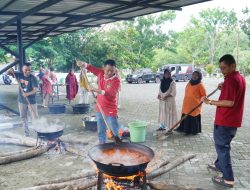 Sembelih Sendiri Hewan Qurbannya, Pj. Bupati Kampar ; Sebagai Bentuk Ketaatan Hamba Kepada Allah SWT.