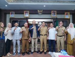 Sebelum Lakukan Monev, KI Riau Audiensi dengan Pj Bupati Kampar.