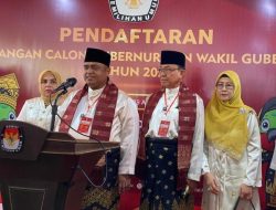 Muhammad Nasir-Wardan Paslon Gubernur Riau, Resmi Daftar di KPU, Diantar Relawan dan Partai Koalisi