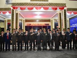 Bertindak Sebagai Inspektur Upacara Malam Taptu