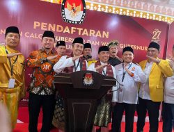 Diantarkan Ribuan Simpatisan, Pasangan Suwai Pendaftar Pertama Pilgubri 2024 di KPU Riau