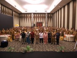Bersama Camat Dan Lurah Se Kota Pekanbaru, Bawaslu Taja Rapat Koordinasi serta Pembacaan Ikrar Netralitas