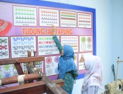 Tinjau Galeri Dekranasda Kab. Kampar