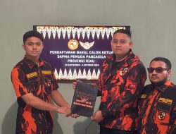 Kiki DW Serahkan Formulir Pendaftaran Calon Ketua PW SAPMA PP Provinsi Riau Periode 2024-2028