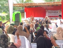 Didampingi Anggota DPRD Kampar Zumrotun dan Rahayu, Cabup Yusri Ajak Warga Kumantan Pilih Nomor 2