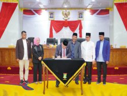 Pj Bupati Kampar Hambali Apresiasi DPRD Kampar Saat Hadiri Langsung Paripurna Penetapan Propemperda dan Renja DPRD Tahun 2025 Serta Penyampaian Laporan Banggar APBD 2025.