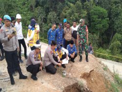 PJ Bupati Kampar Dan Kapolda Riau Tinjau Lokasi Longsor Di Perbatasan Riau Sumbar