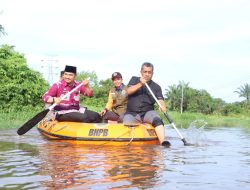 Pj Walikota Roni Rakhmat meninjau titik banjir beberapa waktu lalu