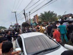 Diduga Sarang Maksiat, Kedua Kalinya Ratusan Massa Demo Chromatic Family Karaoke, Massa Blokir Jalan Pekanbaru-Kampar