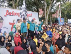 Ribuan Masyarakat Padati Lapangan Pelajar untuk Dapatkan 4 Unit Sepeda Motor dan Ratusan Doorprize Menarik Lainnya