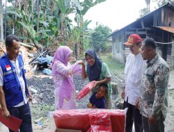 Wabup Kampar Misharti Serahkan Bantuan untuk Korban Kebakaran di Tambang