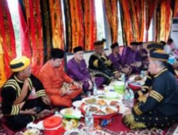 Usai Paripurna, Ketua DPRD Kampar, Pj Bupati dan Ninik Mamak Duduk Baselo di Balai Adat