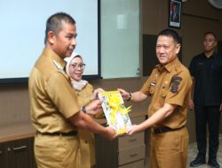 Usai Apel Gabungan Bupati Kampar Ahmad Yuzar S.Sos, MT Lakukan Sertijab dengan Pj Bupati Kampar Hambali SE, MBA.