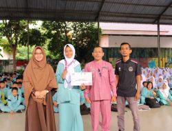UPT SMPN 1 Bangkinang Kota Beri Hadiah untuk Siswa Peraih Medali di Kejuaraan Taekwondo Kejurprov 2024