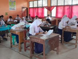 SMP N 2 Salo lakukan Ujian Semester Ganjil