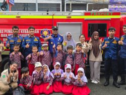 Damkar Pekanbaru Beri Edukasi Anak TK Tentang Profesi Petugas Damkar