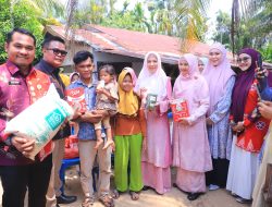 Ketua TP PKK Sulastri Agung Salurkan Bantuan Keluarga Anak Stunting di Tenayan Raya
