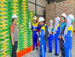 Gudang Pangan Jadi Kelas Hidup, Siswa SMAN 1 Tandun Antusias Intip Peran BULOG